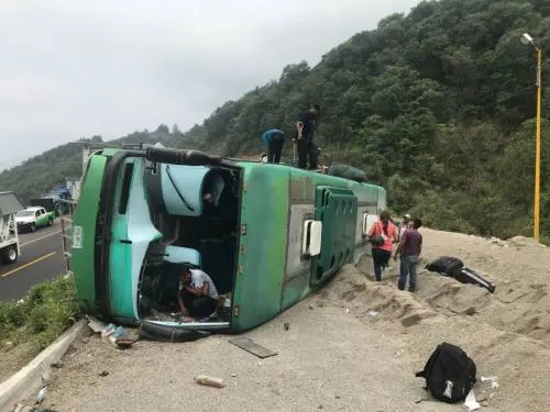 Se vuelca autobús en la autopista Puebla- Córdoba