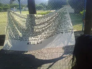 Narcomanta advierte que normalistas de Ayotzinapa siguen vivos