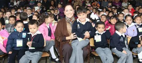 Inaugura Dinorah López de Gali aula de medios en Bosques de San Sebastián
