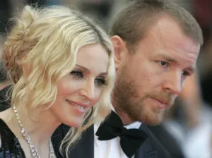 Juez analiza disputa por custodia del hijo de Madonna
