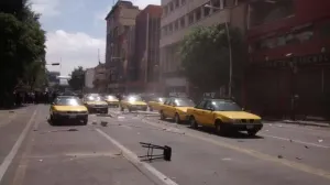 VIDEO: Enfrentamiento entre taxistas y comerciantes deja varios heridos