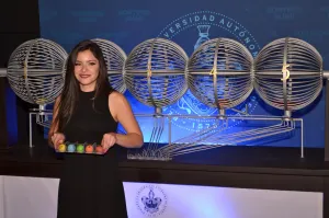 Luz Arcelia Vázquez gana 1er lugar en sorteo de estudiantes BUAP