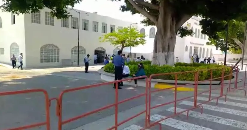 Blindan oficinas municipales en Tehuacán para evitar manifestantes