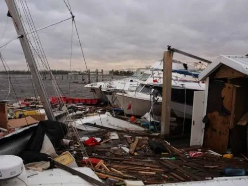 “Michael” deja dos muertos en Florida; avanza al Atlántico