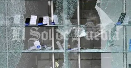 Roban en el Centro de Atención Telcel de Plaza San Diego