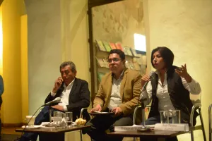 Roxana Luna participó en el debate de los alumnos de la BUAP