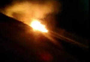 VIDEO: Auto explota al estrellarse a 160 kph en sentido contrario