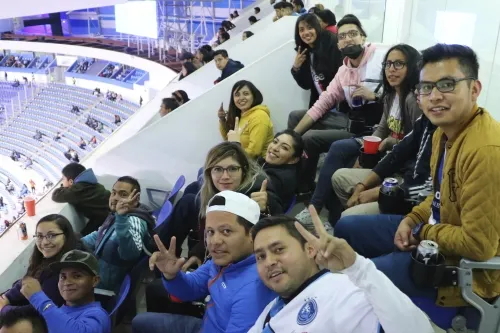 Disfrutan jóvenes de Chilchotla partido de fútbol del Club Puebla