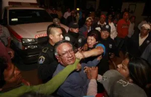 Habitantes de San José Chiapa y edil se enfrentan por obras de Audi