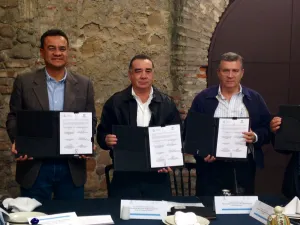 Puebla y Veracruz firman convenio para ordenar el traslado de las colmenas