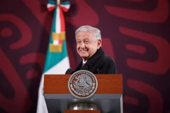 AMLO cuenta con protección militar y una pensión de 21 mil pesos mensuales del ISSSTE