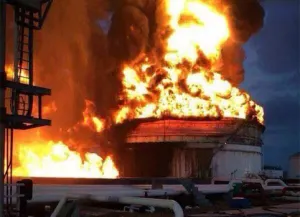 Refinería de Pémex arde; al momento no hay lesionados