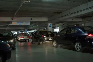 El 80 por ciento de estacionamientos no cubre demanda de lugares