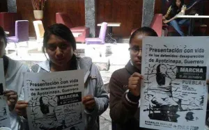 Normalistas de Puebla se suman a paro a favor de Ayotzinapa
