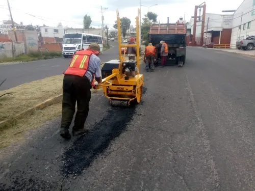 Realiza Infraestructura labores de  bacheo en bulevares Atlixco y Valsequillo