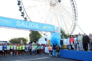 Autoridades dieron banderazo de salida del Maratón Estrella de Puebla 2013