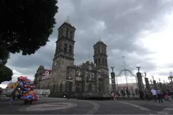 Clima parcialmente nublado y UV extremo para este sábado en Puebla Capital