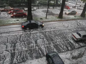 Impresionante granizada azota el sur de la Ciudad de México