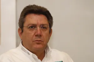 Callan funcionarios tras detención de operadores en Pahuatlán