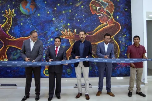 Inaugura rector Alfonso Esparza mural en reconocimiento a sus estudiantes de pueblos originarios