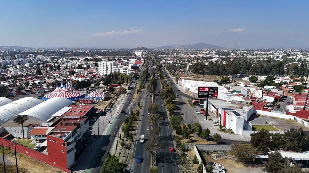 Secretaría de Infraestructura rehabilita 33 vialidades principales en la capital poblana