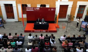 Espinosa participa en presentación de libro de Ricardo Monreal