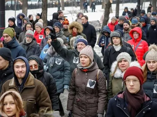 Miles protestan en Rusia para exigir libertad de presos políticos