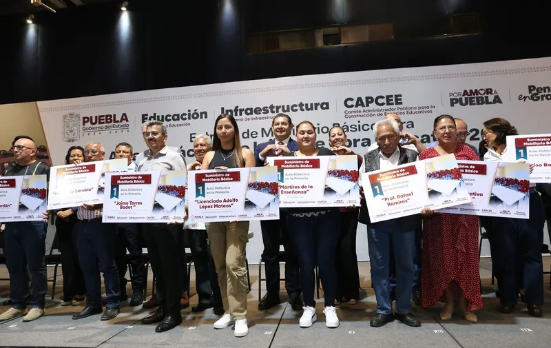 armenta-entrega-mobiliario-aulas-didacticas