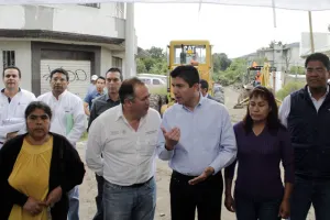 Luego de varios días ausente, Rivera inicia pavimentación en Historiadores