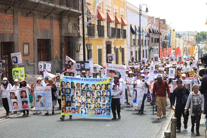 marcha-colectivo-voz-de-los-desaparecidos-pue