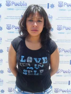 Elementos de la Ssptm aseguran a una mujer por el robo de dos celulares