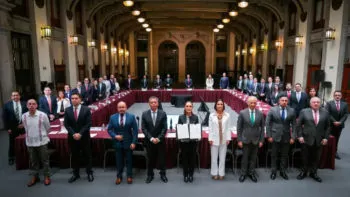 Gobierno de México y sector gasolinero renuevan estrategia para mantener gasolina regular por debajo de 24 pesos por litro
