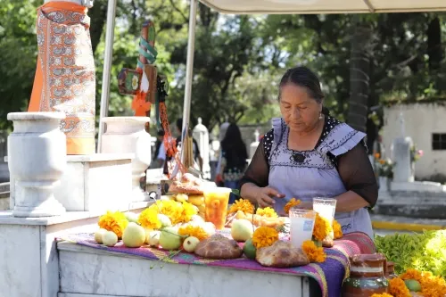 Por Covid-19 y posible rebrote, los panteones en la capital seguirán cerrados para el Día de Muertos