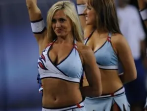 Ex porrista de la NFL es acusada de violación contra un menor de edad