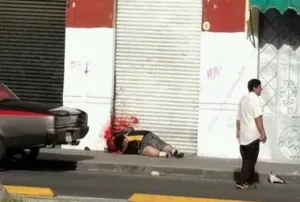 Riña campal en el mercado La Raza