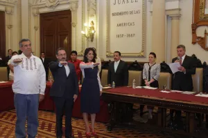 Toman protesta en Cabildo suplentes de regidores