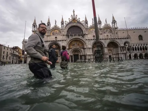 Venecia vuelve a inundarse tres días después de marea récord