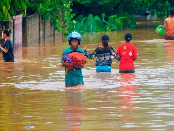 Inundaciones en Indonesia dejan al menos 44 muertos