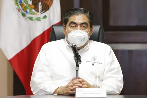 Regular uso de publicidad en vehículos del servicio público y espectaculares