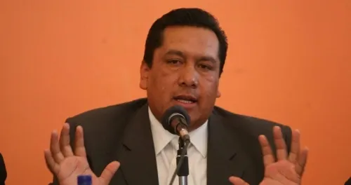 Regresan a Darío Carmona a ser maestro en la normal de San Juan Ixcaquixtla