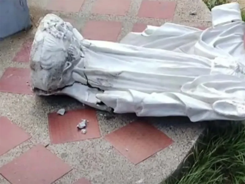 Niña muere aplastada por estatua del Sagrado Corazón, ‘solo quería abrazarla’