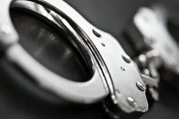 Hombre de 59 años aprehendido por violación de su alumno