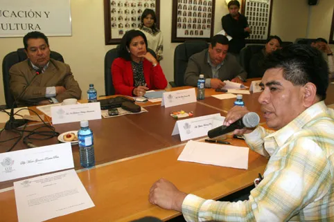 Un rezagado Congreso aprueba en comisiones reforma educativa