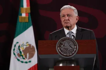 López Obrador acusa a abogado de manipular bloqueo en la autopista México-Puebla