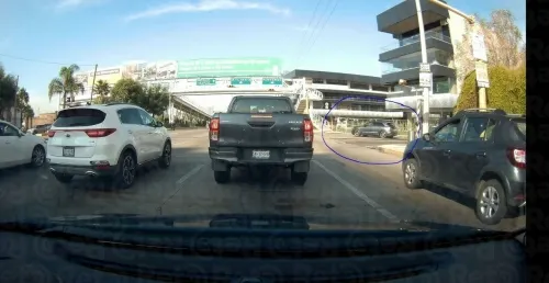VIDEO: Captan momento en que camioneta Audi atropella a mujer en la Atlixcáyotl
