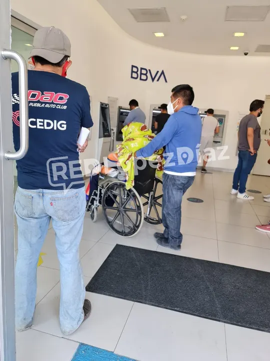 Persona con Covid infringe las normas de sanidad e ingresa al cajero de BBVA