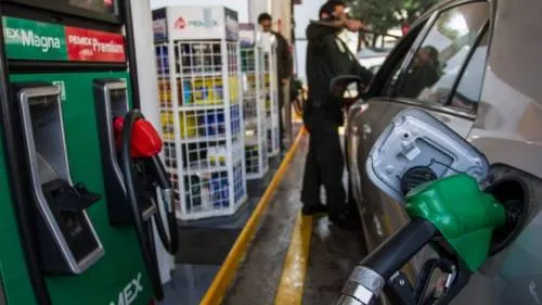 Pemex cierra 70 gasolineras por vender combustible robado