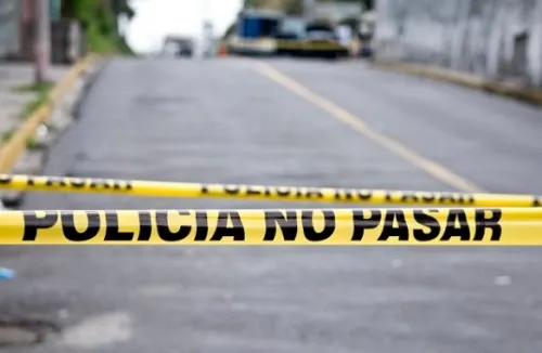 Con heridas de bala, hallan cuerpo colgado de árbol en San Francisco Totimehuacan