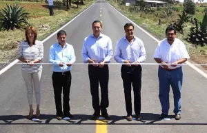 Moreno Valle inaugura reconstrucción de carretera en Aquixtla con apoyo del Fonden
