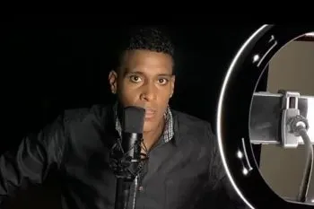 El cantante Mikaben fallece en pleno escenario